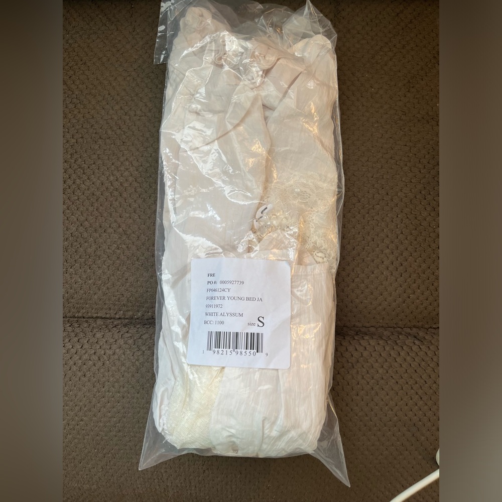 NWT FREE PEOPLE INTIMATELY Forever Young Bed Jacket In White Alyssum MSRP $78 - Picture 10 of 16